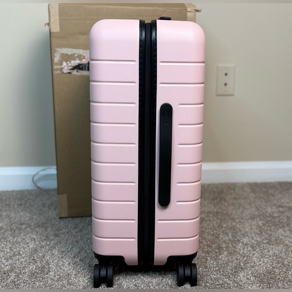 Away Bigger carry on - Picture 7 of 9